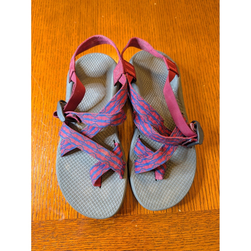 Chaco Z2 Classic Sport Sandals Womens Size 9 Red Blue Geometric Strappy Toe Loop